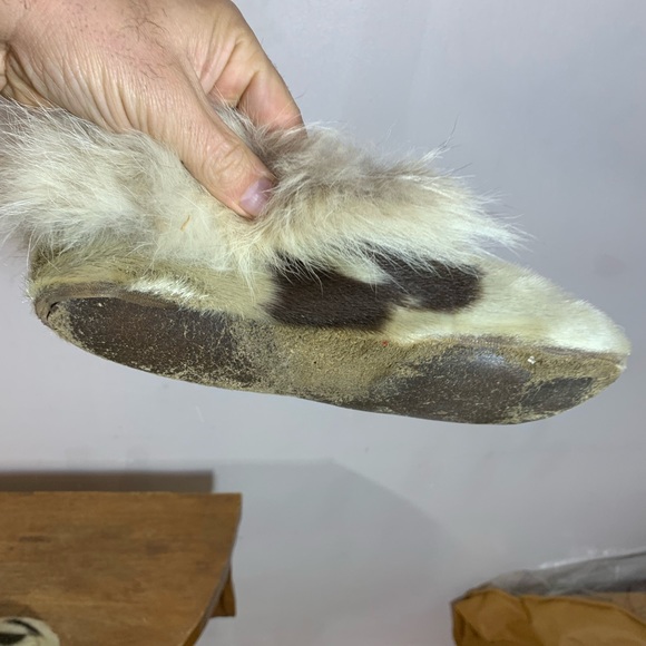 Vintage collector pièce hand crafted by Canadian Inuit  seal skin winter shoes - Picture 11 of 12